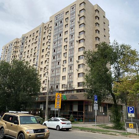 Просторная Двухкомнатная Квартира Жк Бакытты Омир Алматы Экстерьер фото