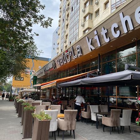 Просторная Двухкомнатная Квартира Жк Бакытты Омир Алматы Экстерьер фото